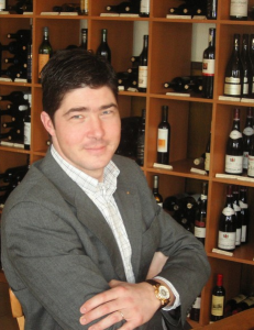 Nicolas Schordert vom "Office des vins vaudois" (Foto): Ist er geldgierig, weil er Schweizer Tradition nicht auf dem Altar des EU-Norm-Wahns opfern möchte? So behauptet es ein vom Blick aus dem Hut gezauberter "Weinkenner" namens Hans Georg Babits