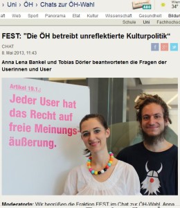 Anna Lena Bankel posiert vor einem Plakat für freie Meinungsäußerung. Offenbar sieht sie diese Freiheit nur für ihre eigene Meinung als richtig, nicht für Andersdenkende (Bildschirmfotoausriß: "Der Standard")